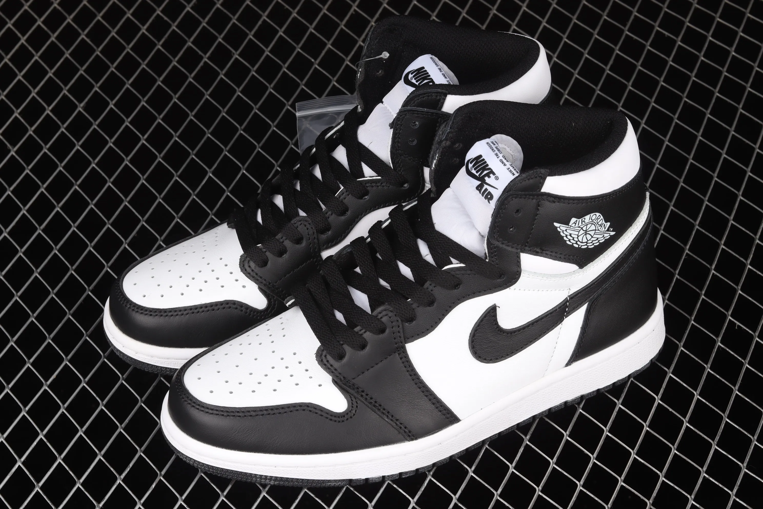 All categories Air Jordan Jordan series basketball shoes Air Jordan 1 High Air Jordan 1 High AJ1 Joe 1 high top white and black 555088-010
